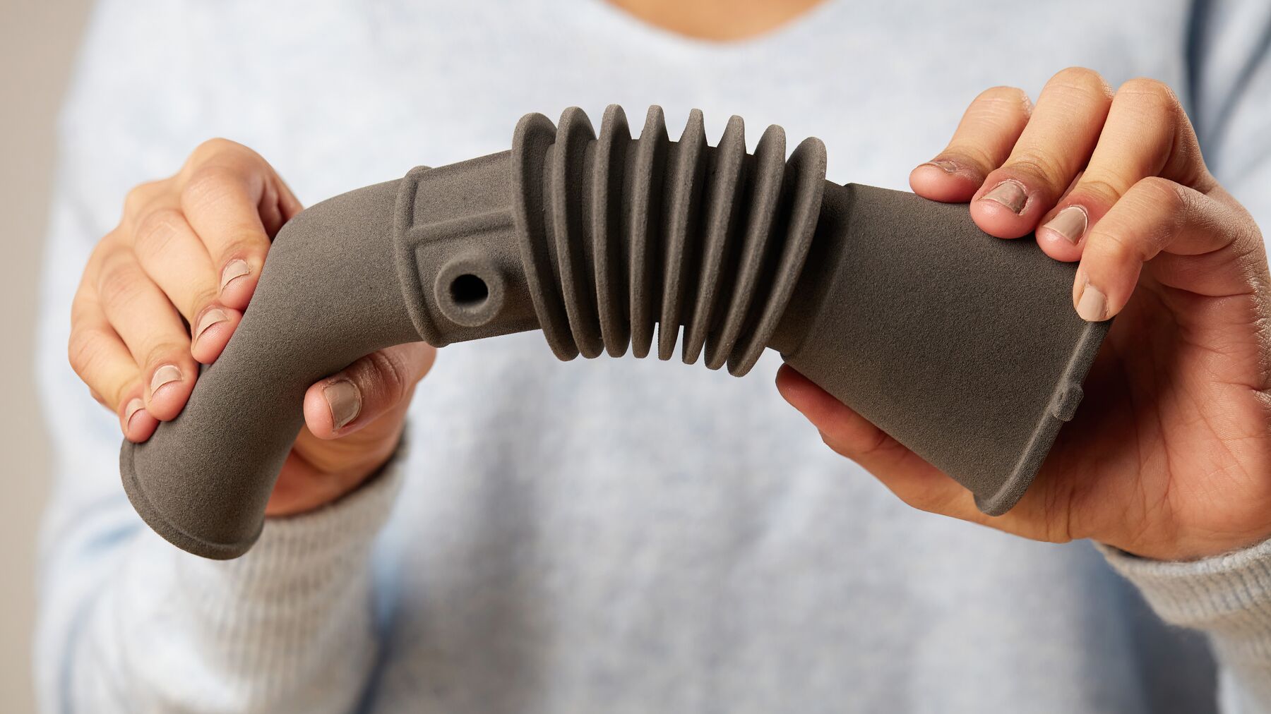 Wenn Prototypen im Feldtest real belastet werden, ist ein robustes Elastomer erforderlich. TPU 90A eignet sich für Testserien, die nicht nur visuell, sondern funktional überzeugen müssen.