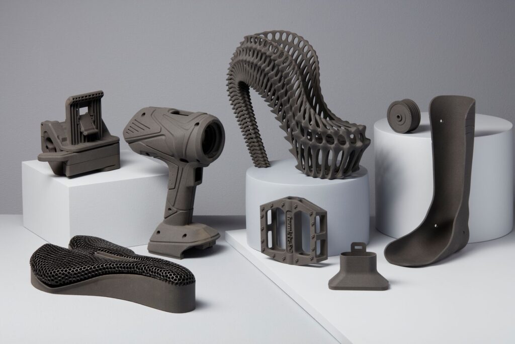 Pulverbehälter mit Nylon 12 für die Fuse 1 – optimierte Materialeigenschaften für industrielle Anwendungen.