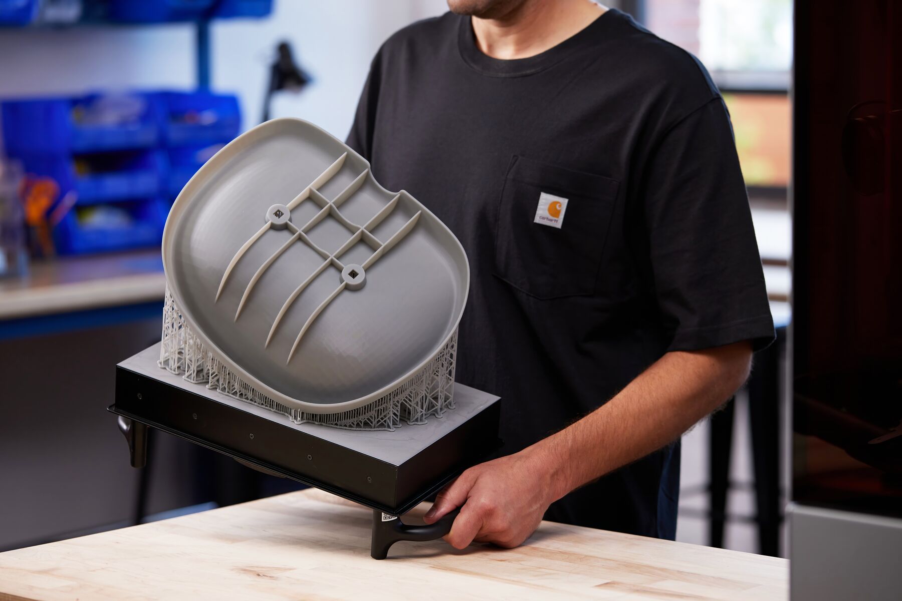 Formlabs Form 4L SLA-Drucker für große, komplexe Teile. Hier eine Sitzschale