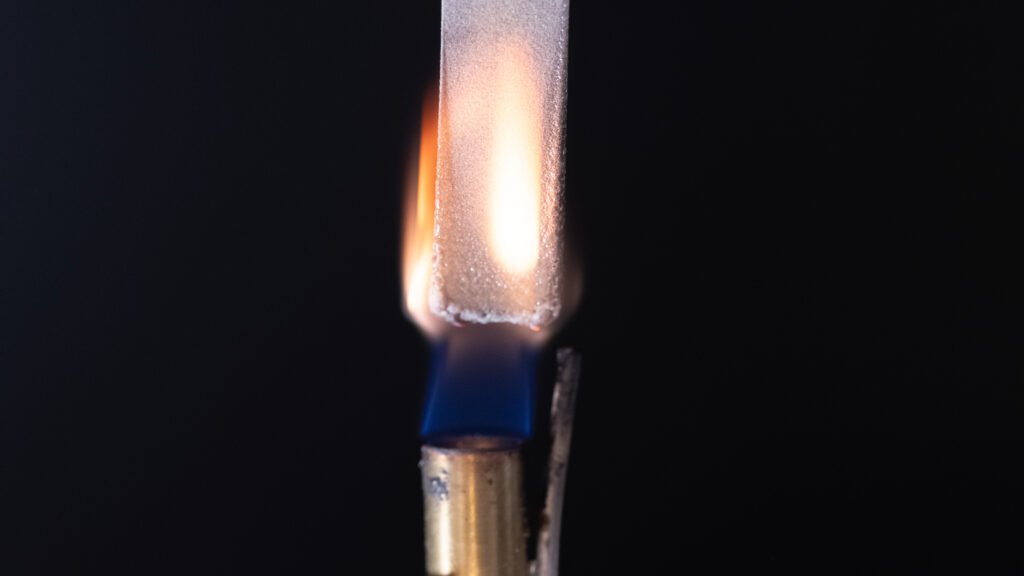 Nahaufnahme eines flammhemmenden 3D-gedruckten Bauteils mit hoher Detailgenauigkeit